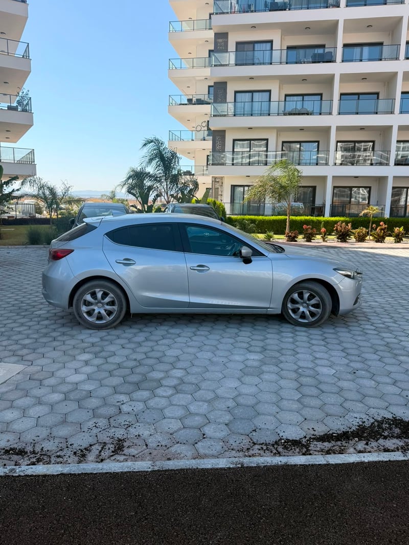 Mazda Axela — 3