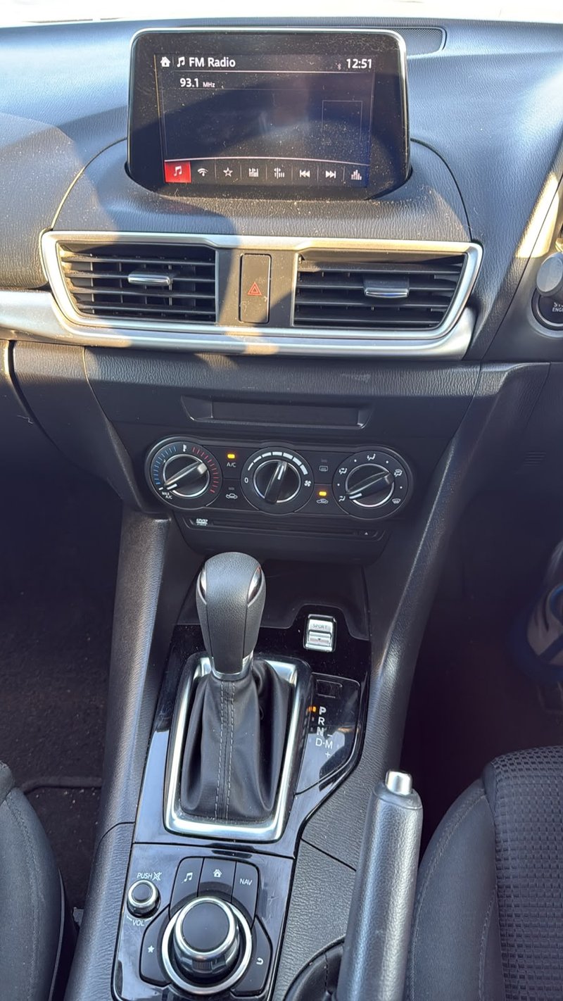 Mazda Axela — 5
