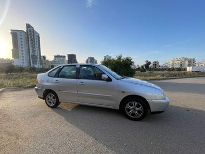Volkswagen Polo — 3