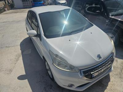 Peugeot 208 — 3