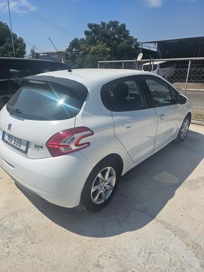 Peugeot 208 — 5