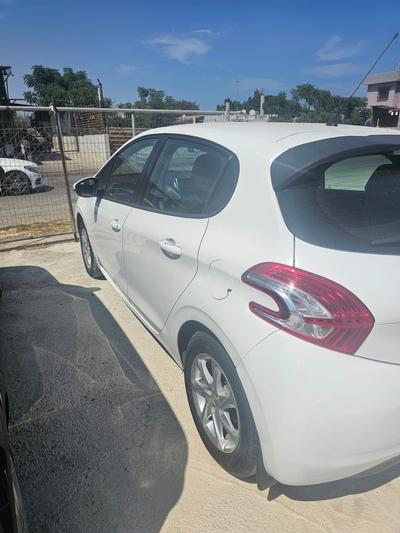 Peugeot 208 — 6