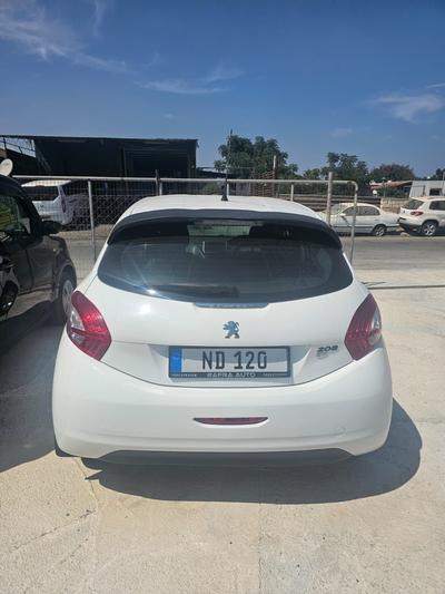 Peugeot 208 — 1