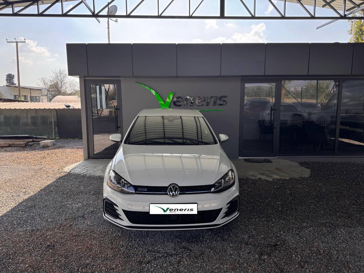 2020 Volkswagen Golf 2