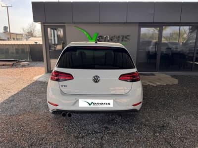 Volkswagen Golf — 3