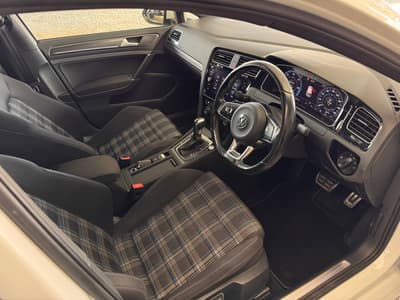 Volkswagen Golf — 7