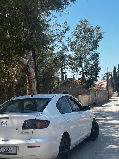 Mazda Axela — 3