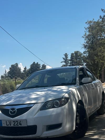 Mazda Axela — 4