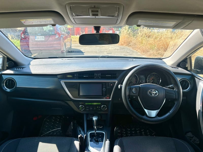 Toyota Auris — 5