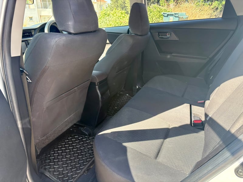 Toyota Auris — 4
