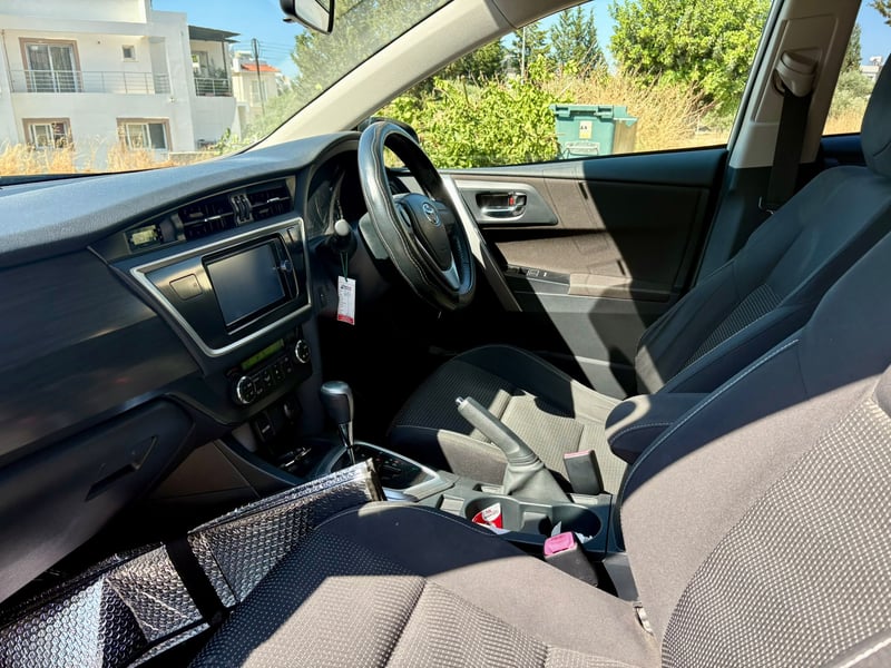 Toyota Auris — 6