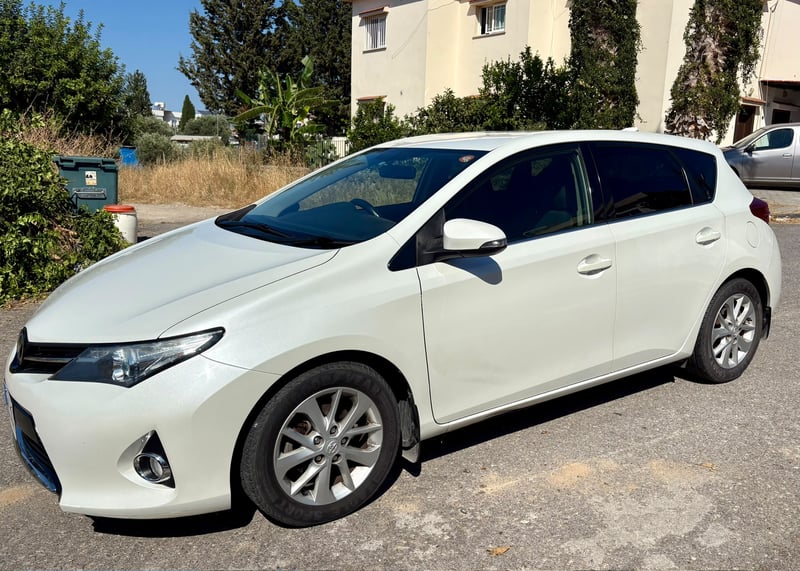 Toyota Auris — 7