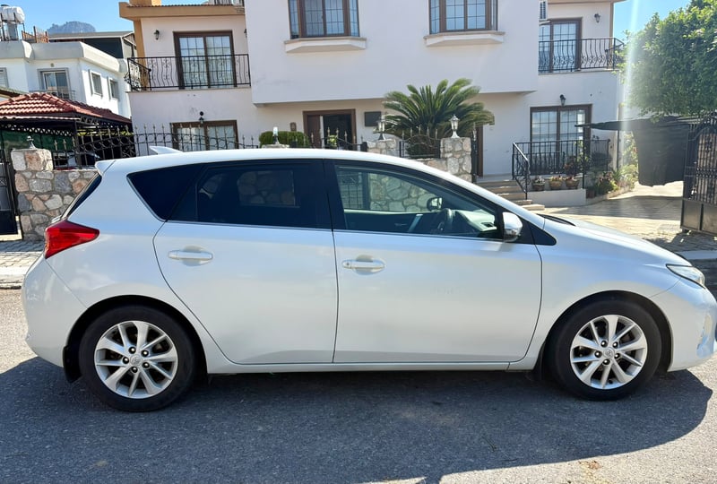 Toyota Auris — 9