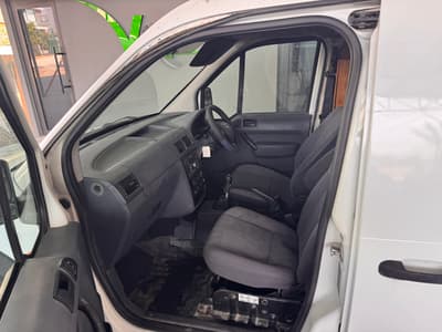 Ford Transit Connect — 5