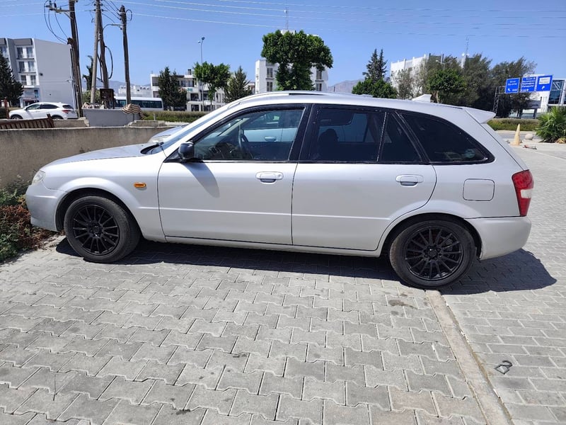 Mazda Familia — 2