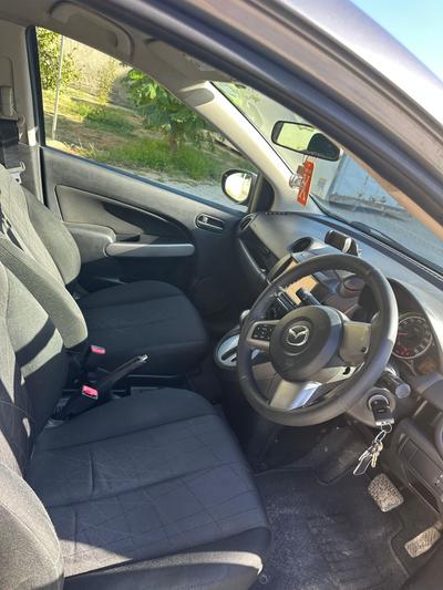 Mazda Demio — 4