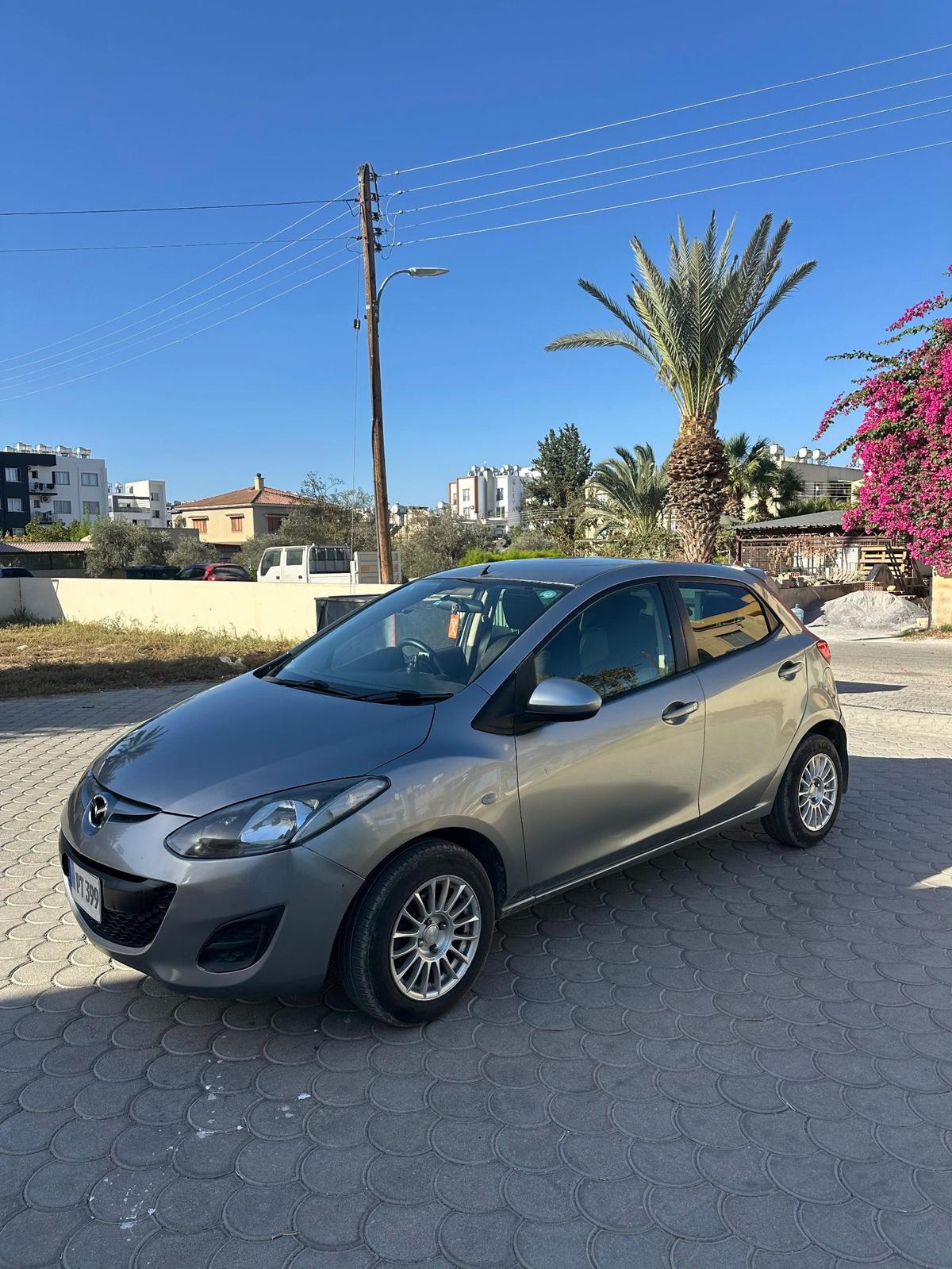 2013 Mazda Demio 7