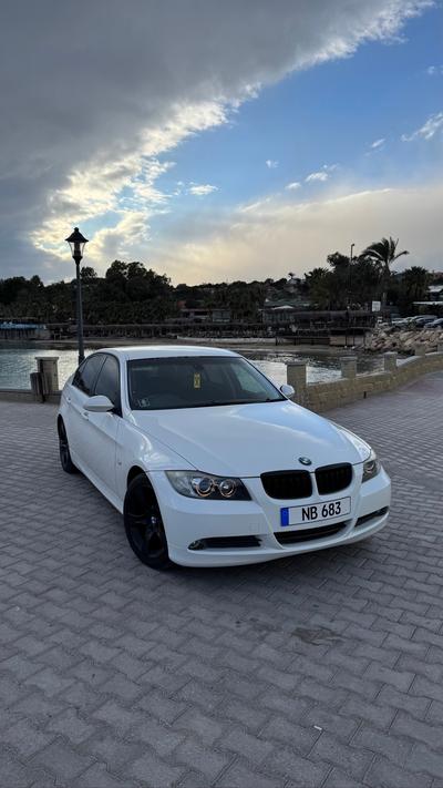 BMW 320i — 1
