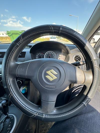 Suzuki Swift — 6