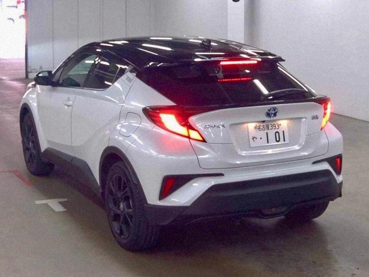 2023 Toyota C-HR 2
