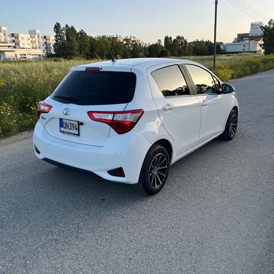 Toyota Vitz — 3