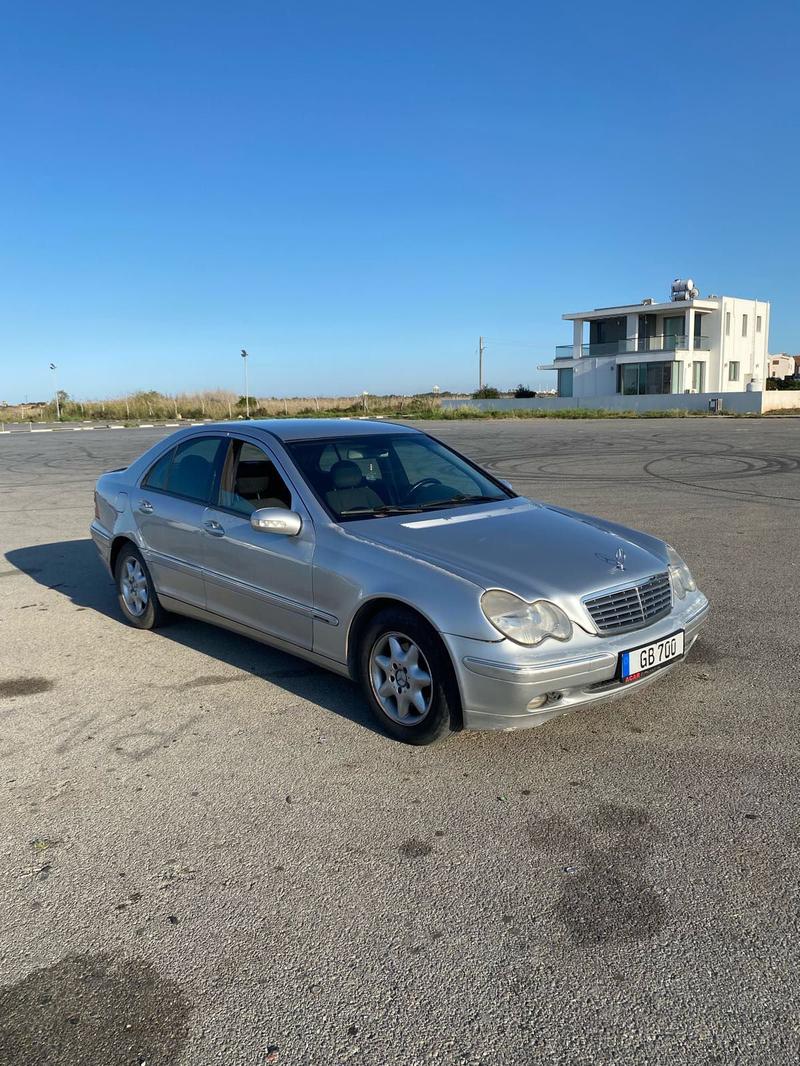 Mercedes-Benz C 200 — 1/7