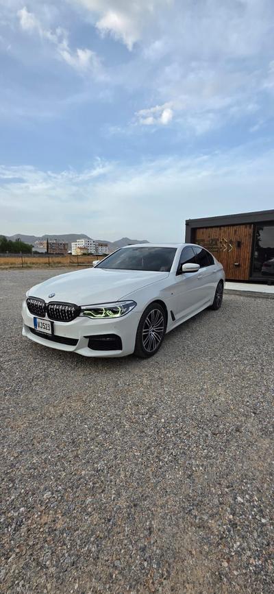 BMW 523i — 3