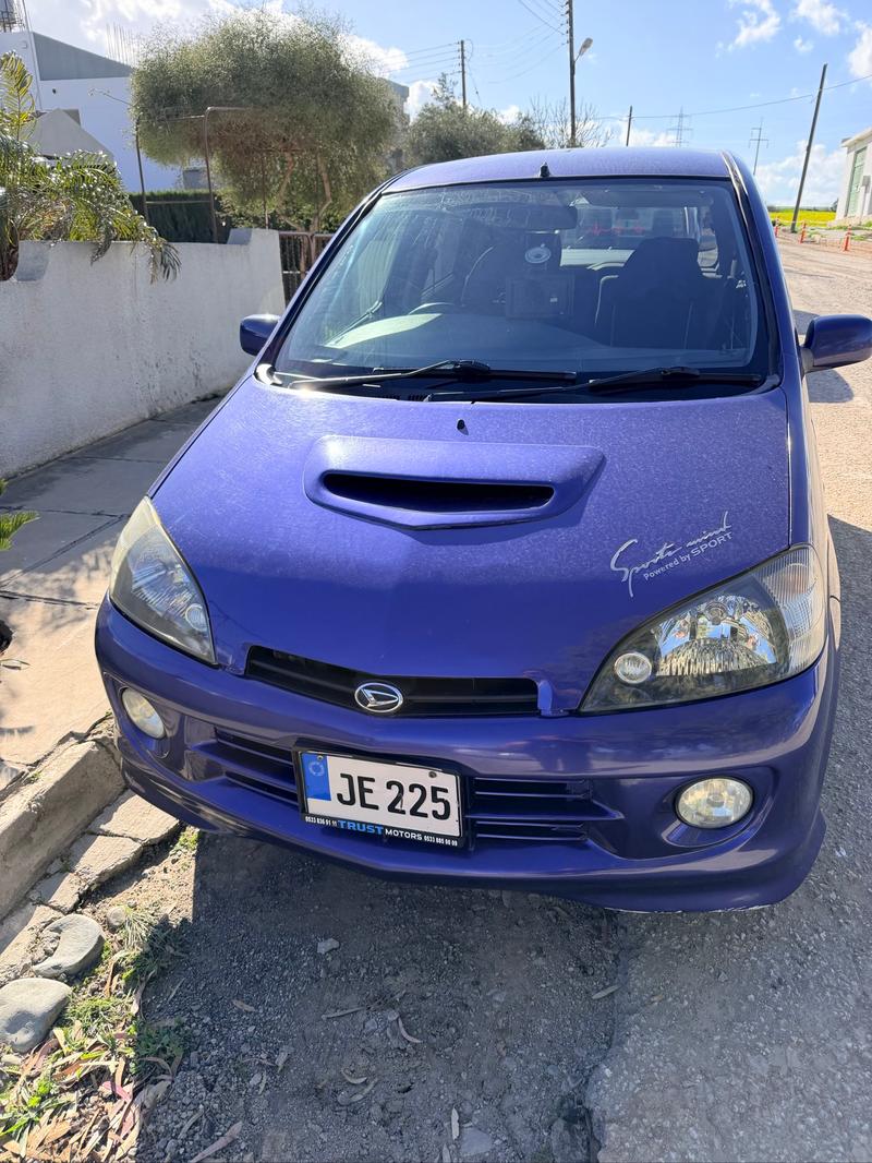 Daihatsu YRV — 1/9