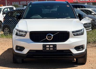 Volvo XC40 — 2