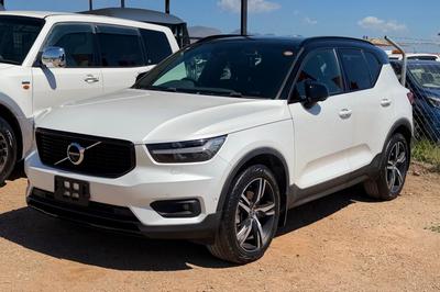Volvo XC40 — 3