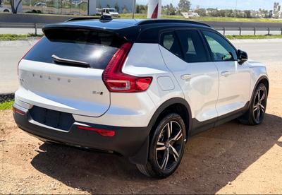 Volvo XC40 — 4