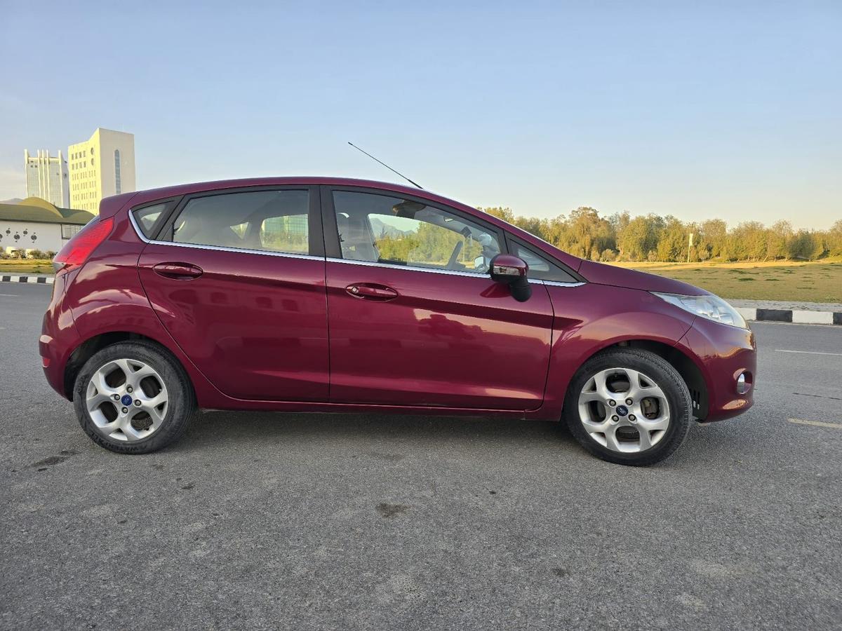 2012 Ford Fiesta 8