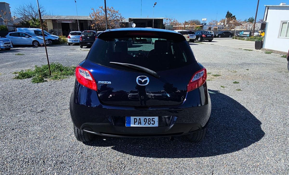 2012 Mazda Demio 6