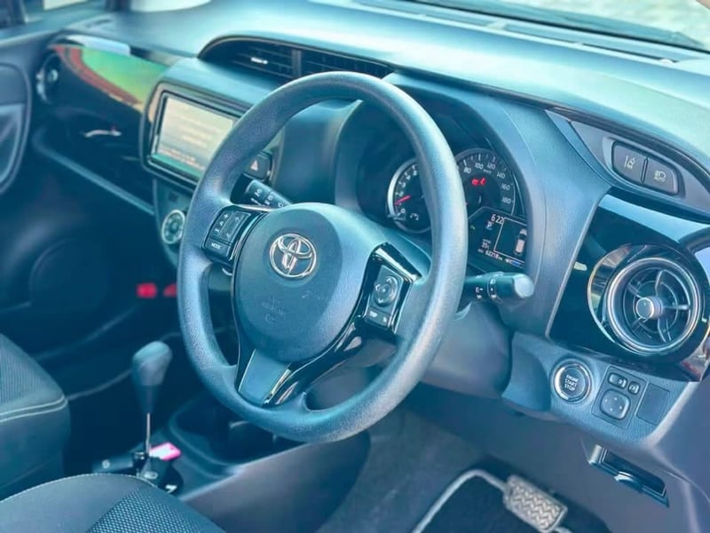 Toyota Vitz — 9