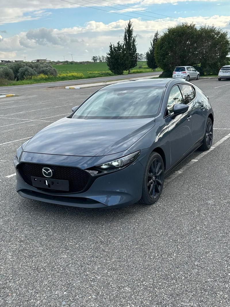Mazda 3 — 1/4
