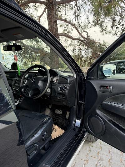 Mitsubishi Outlander — 2