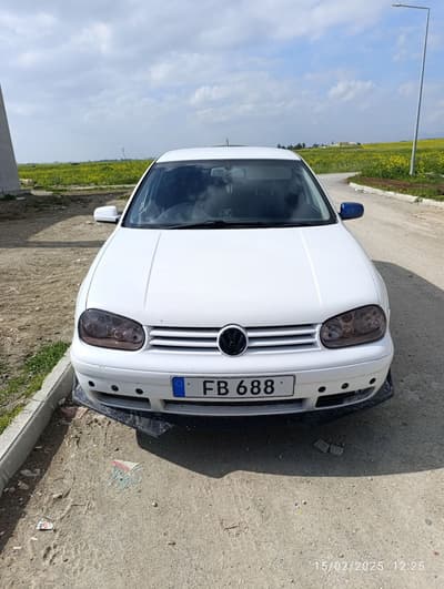 Volkswagen Golf — 3