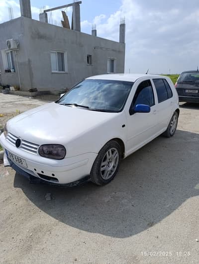 Volkswagen Golf — 4