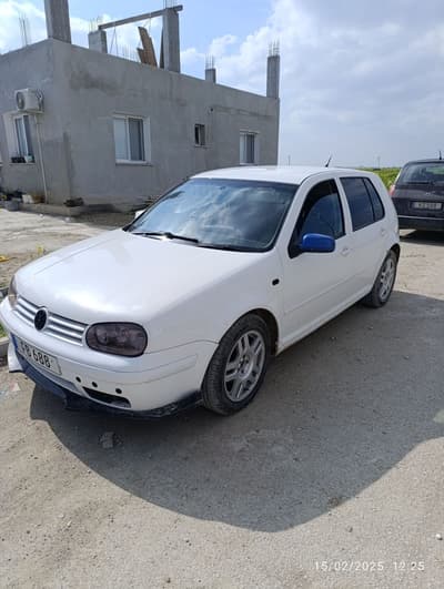 Volkswagen Golf — 5