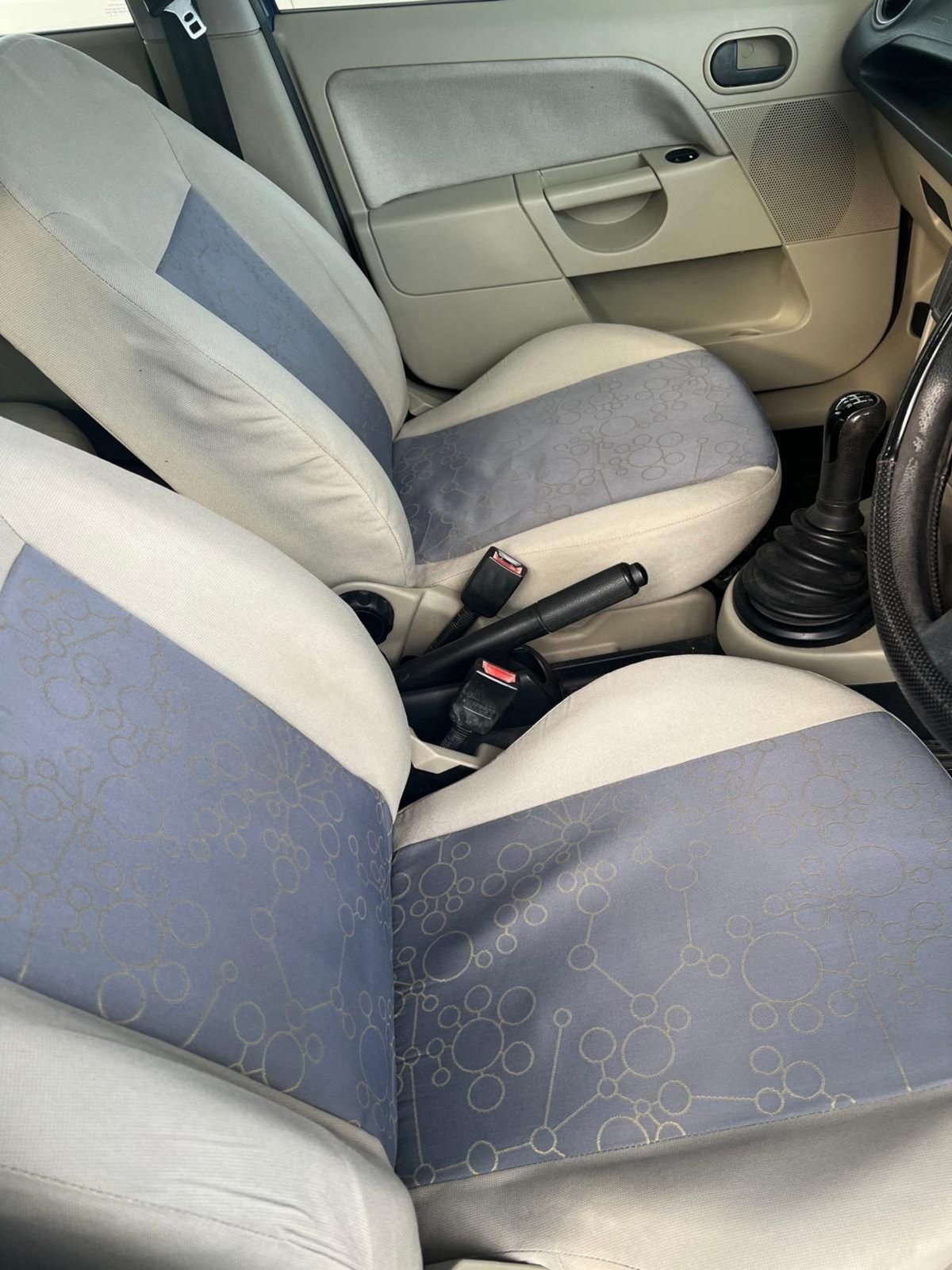 2009 Ford Fiesta 6