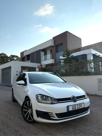 Volkswagen Golf — 3