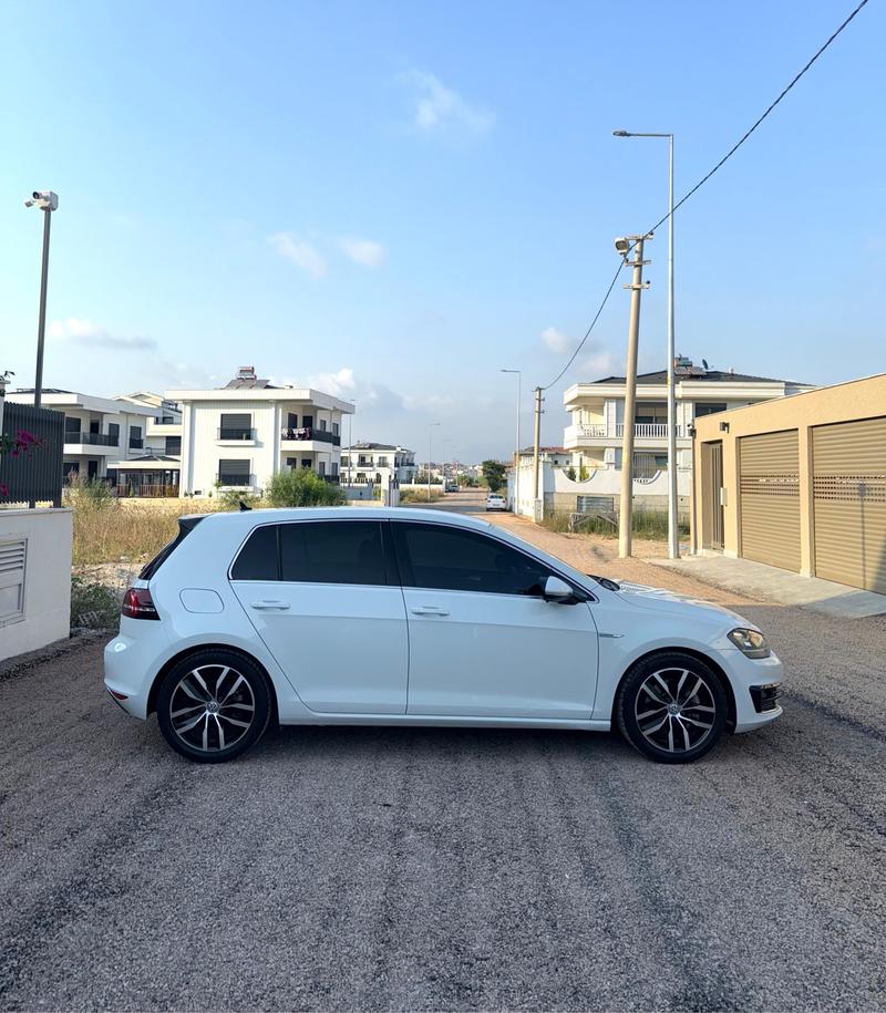 Volkswagen Golf — 1/10