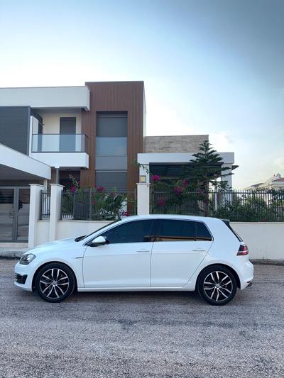 Volkswagen Golf — 4