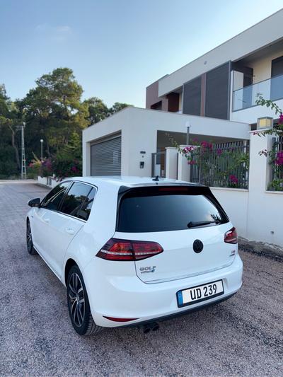 Volkswagen Golf — 6
