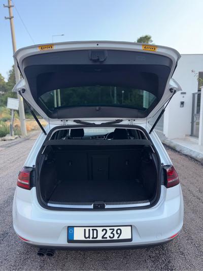 Volkswagen Golf — 8