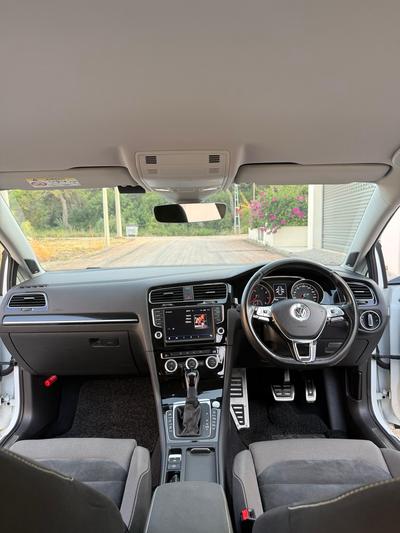 Volkswagen Golf — 9