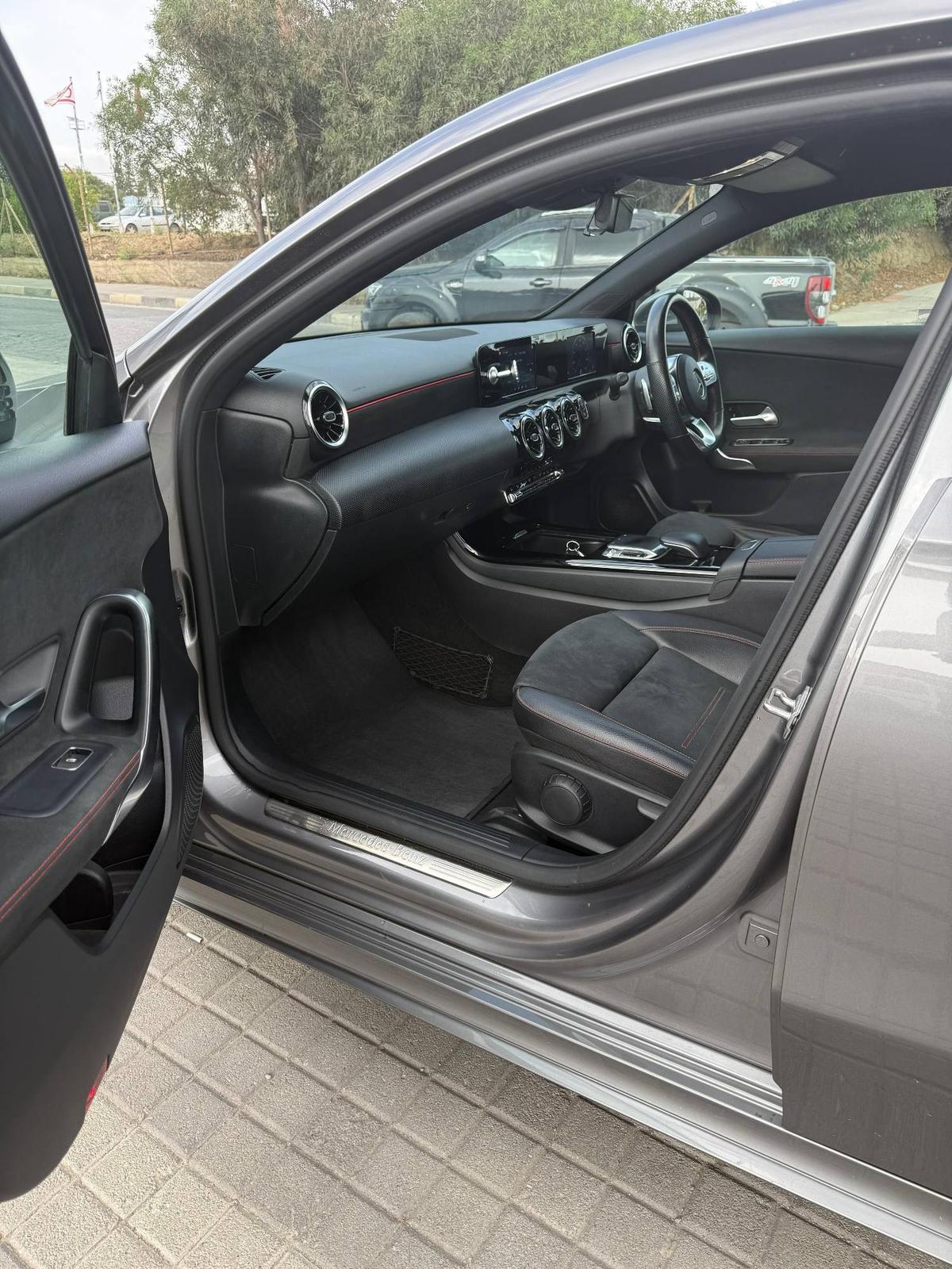 2019 Mercedes-Benz A 200 9