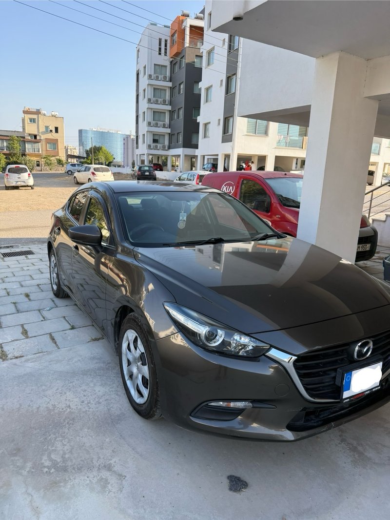 Mazda Axela  — 3