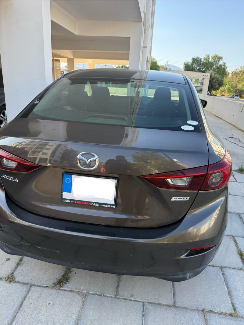 Mazda Axela  — 4