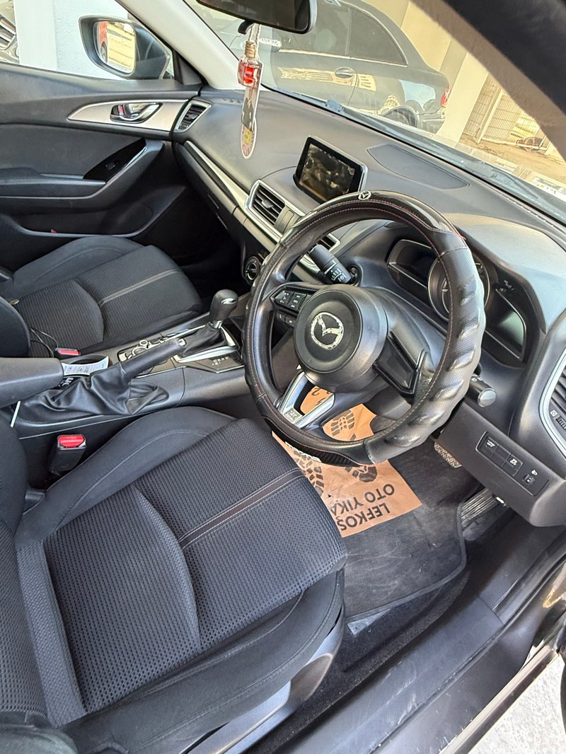 Mazda Axela  — 6